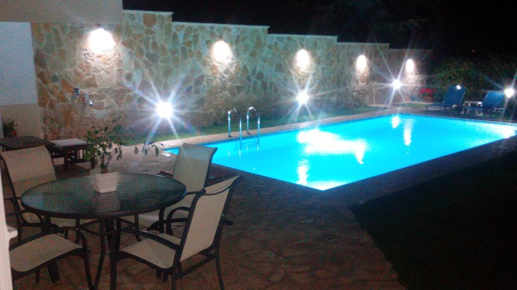 Apartment With Private Pool Kiáton Exteriér fotografie