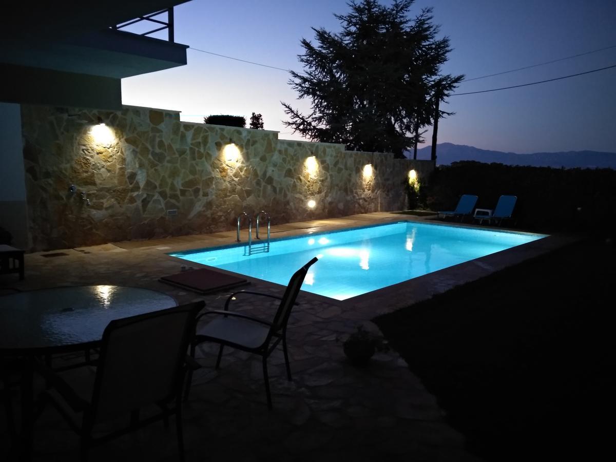 Apartment With Private Pool Kiáton Exteriér fotografie